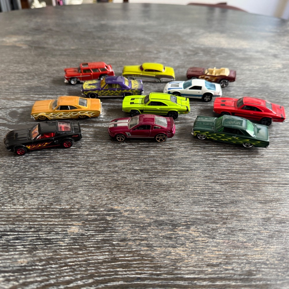 Hot Wheels Muscle Car Lot 11pc Camaro Charger‎ Nova Mustang 1:64